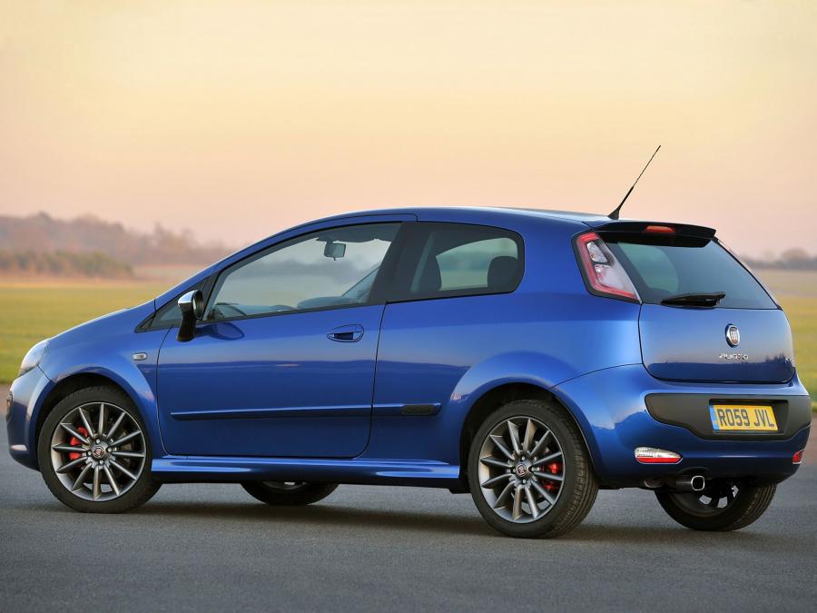  Fiat Punto Evo 3-Door 2010 года  (UK) (фото 4 из 16)